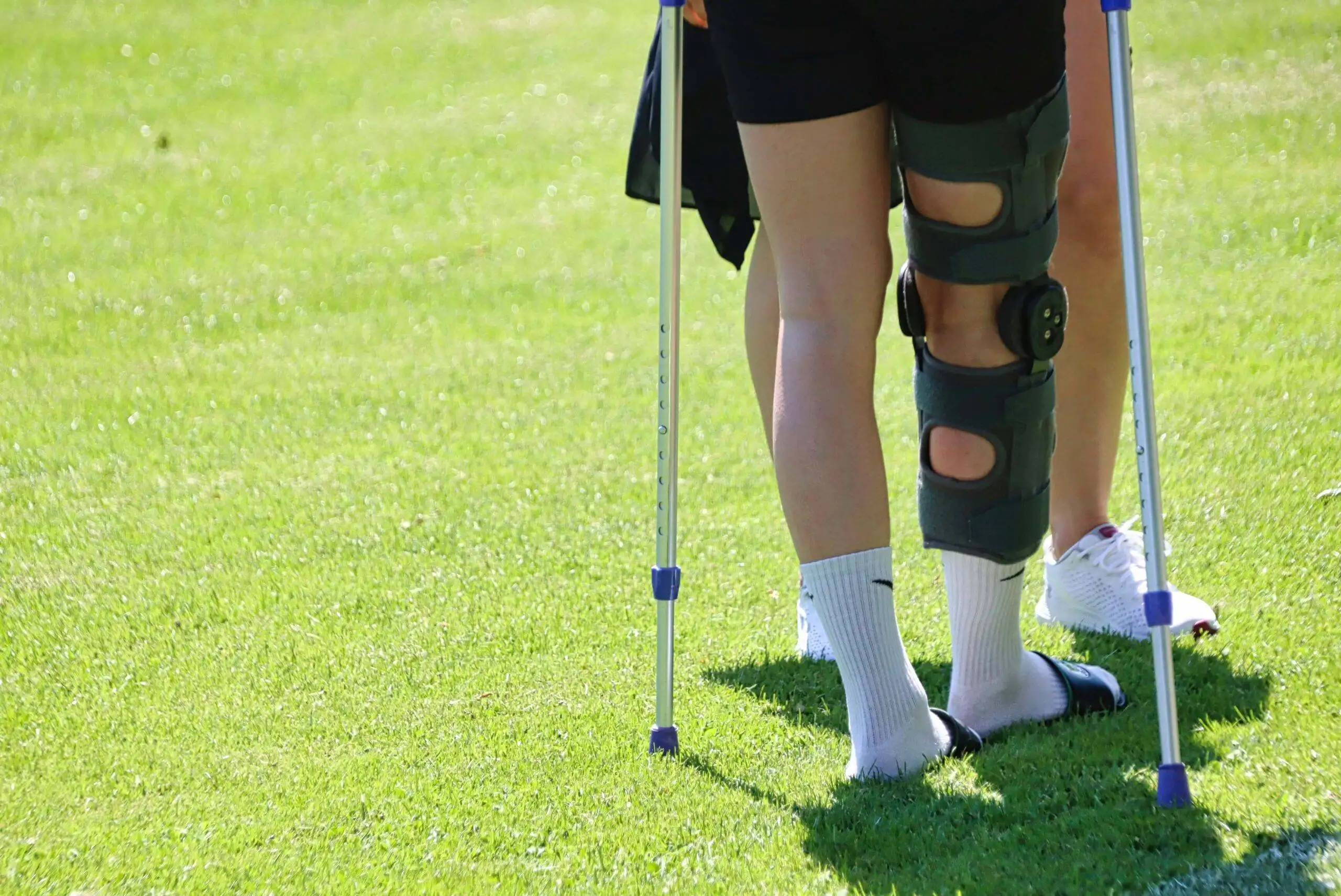 KNEE BRACES